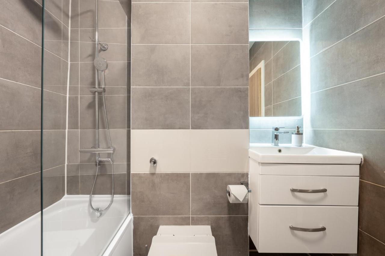 Ashview 8 - Heathrow - Business - Free Parking Διαμέρισμα Staines-upon-Thames Εξωτερικό φωτογραφία